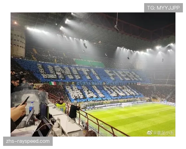 特写:梅阿查南看台巨型Tifo庆祝国米第21座意甲冠军 特写:梅阿查南看台巨型Tifo庆祝国米第21座意甲冠军